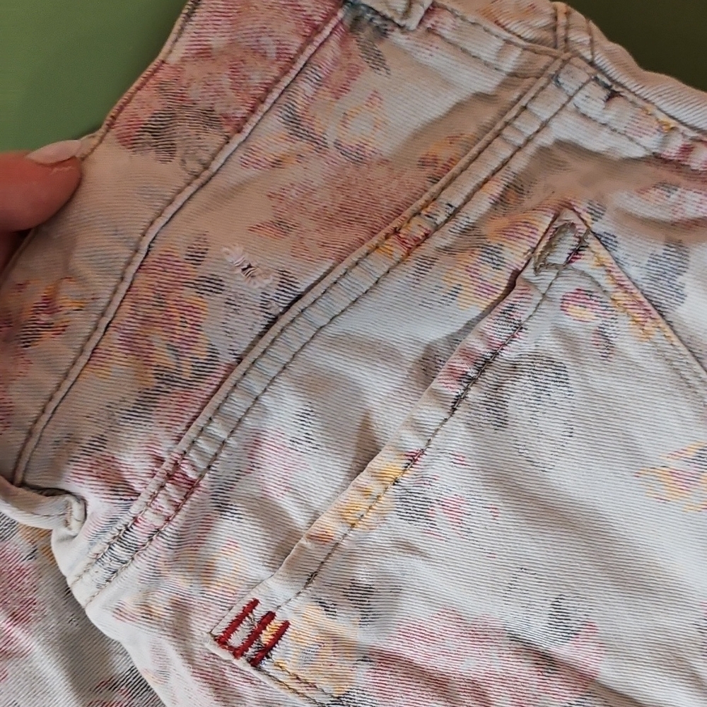 Floral Patterned Jeans - Picture 4 of 6